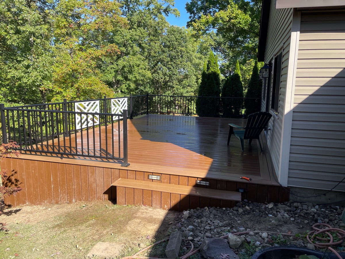 Composite deck with black aluminum railing